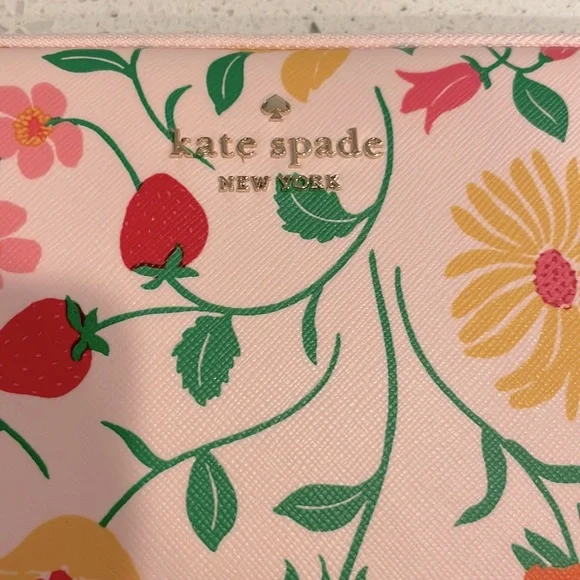 NIP♠️ Kate Spade ♠️ Strawberry Garden Universal Laptop Sleeve ♠️ - Picture 2 of 6
